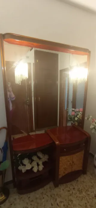 Mueble recibidor con espejo y luz