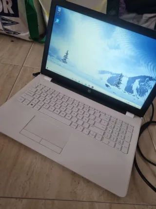 Portátil HP TPN-C129 LA BATERÍA NO FUNCIONA .