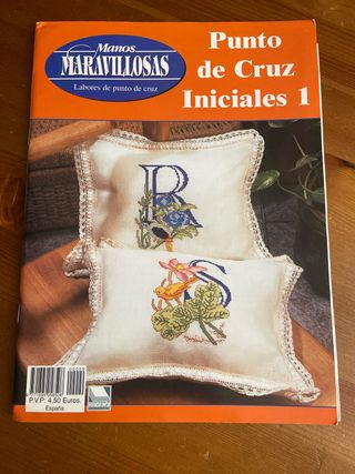 Revista punto de Cruz Iniciales 1