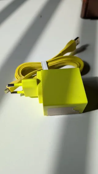 Cargador UE USB Amarillo