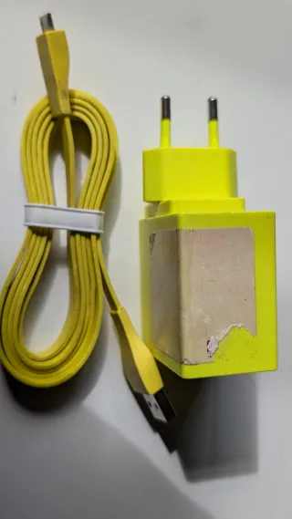 Cargador UE USB Amarillo