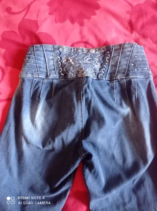 Pantalón vaquero con lentejuelas