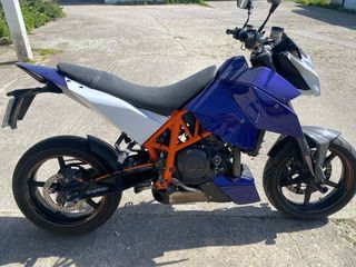 KTM 690 Duke R Azul y Blanca