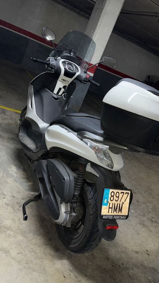 Piaggio Beverly 350cc Maxi Scooter