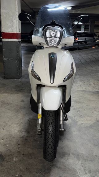 Piaggio Beverly 350cc Maxi Scooter