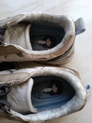 Zapatillas Anekke beige y blancas