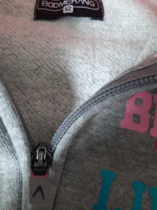 Camiseta Benetton niña rosa y sudadera gris