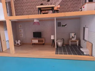 Casa de muñecas grande de madera con muebles