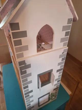 Casa de muñecas grande de madera con muebles