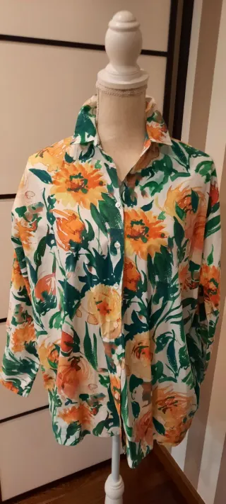 Blusa Uterqüe floral multicolor