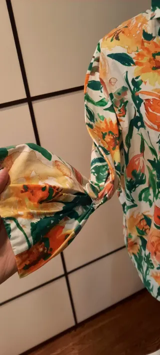 Blusa Uterqüe floral multicolor