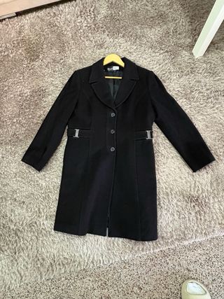 Abrigo negro clásico mujer