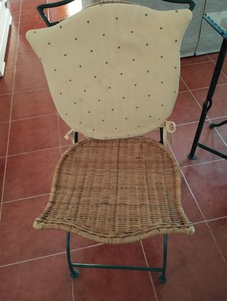 Mesa forja cristal y 6 sillas ratán