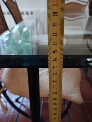 Mesa forja cristal y 6 sillas ratán