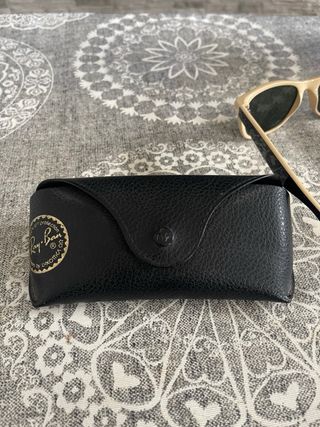 Gafas de sol Ray-Ban negras y beige