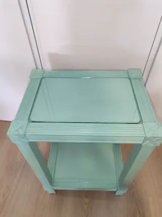 Mesa auxiliar de cristal y madera verde menta