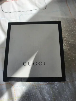 Caja de reloj Gucci negra