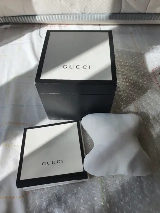 Caja de reloj Gucci negra