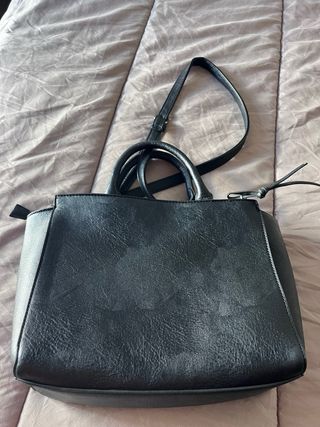 Bolso Negro Stradivarius con Cremallera