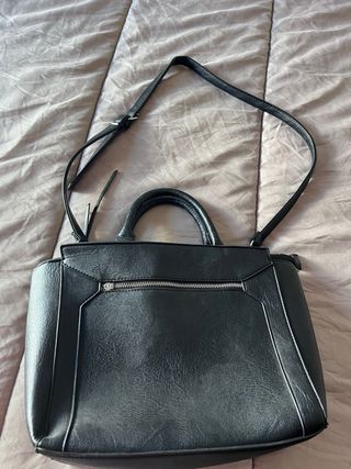 Bolso Negro Stradivarius con Cremallera