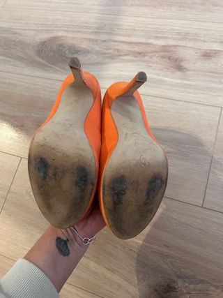 Zapatos de tacón naranja con plataforma