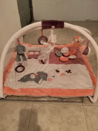 Alfombra de juegos infantil con arco