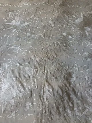Manton de Manila Seda Plata Blanco
