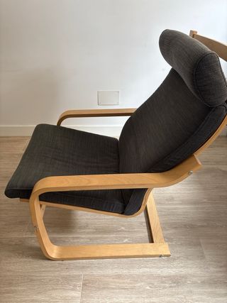 Silla Poäng Ikea de madera y tela con reposapies