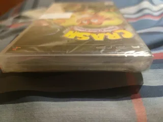 Juego PSP Crash Guerra al coco maníaco PRECINTADO