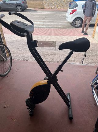 Bicicleta Estática Plegable Negra y Amarilla