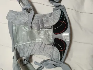 Mochila portabebés gris