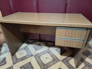 Mesa de despacho de madera