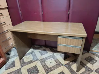 Mesa de despacho de madera