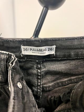 Pantalón vaquero negro Pull and Bear Talla 36