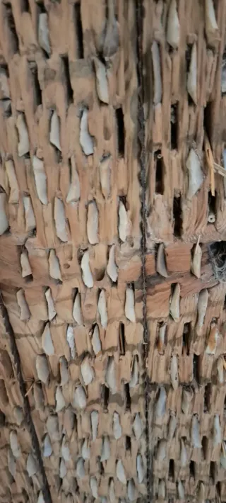 Trillo antiguo de madera y metal