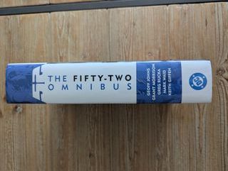 52 Omnibus de Geoff Johns, Grant Morrison y otros