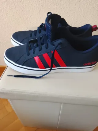Zapatillas Adidas Azul y Rojo