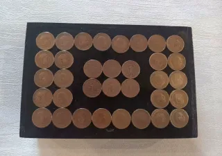 Caja decorada con monedas antiguas españolas