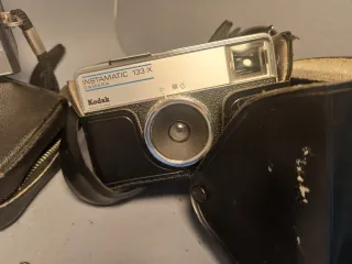 4 Fotocamere Kodak Instamatic con custodie