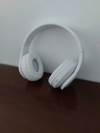 Auriculares diadema blancos