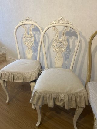 Sillas antiguas restauradas beige y blancas