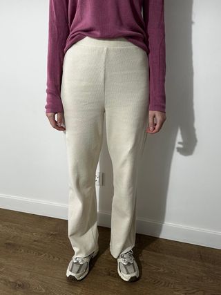 Pantalones anchos color crema de Zara