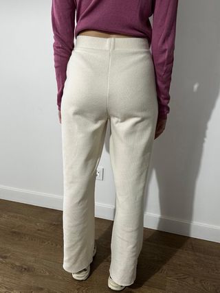 Pantalones anchos color crema de Zara