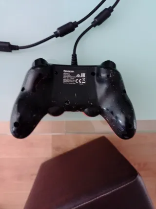 Mando PS4 con cable USB rojo