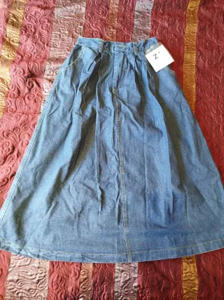 Falda larga vaquera plisada nueva