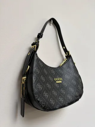 Bolso Guess negro estampado dorado