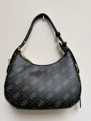 Bolso Guess negro estampado dorado