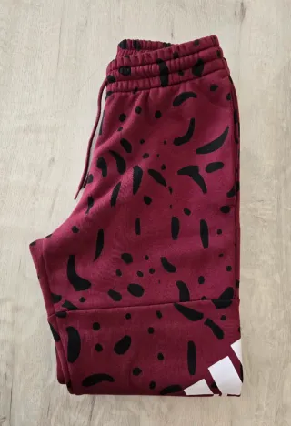 Pantalón Adidas estampado