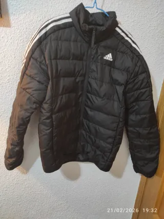 Chaqueta Adidas Negra con Rayas Blancas