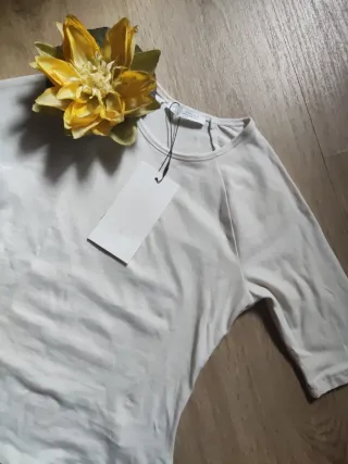 Camiseta Zara media manga.